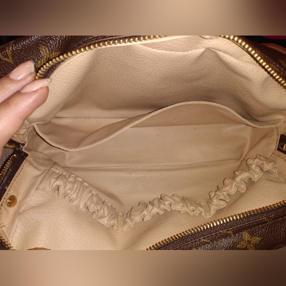 Louis Vuitton crossbody bag - Picture 8 of 16